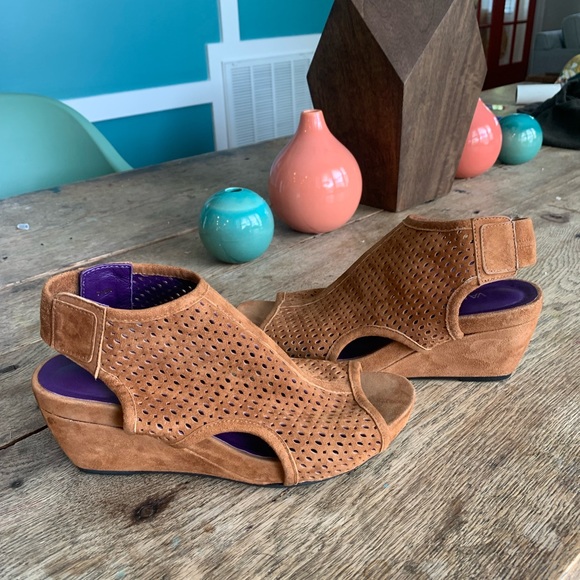 Vaneli suede sandals Size 7 1/2 - Picture 7 of 14